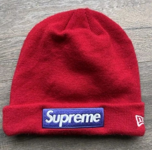 Supreme new era - supreme,