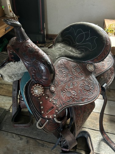 Western saddle - 16",