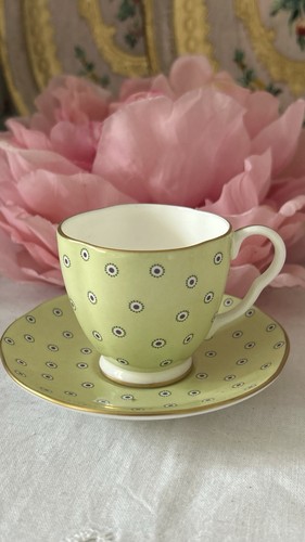 Wedgwood lime green polka dot - polka,
