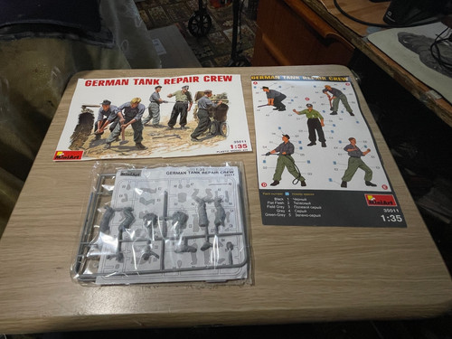 Unassembled model figures - model,