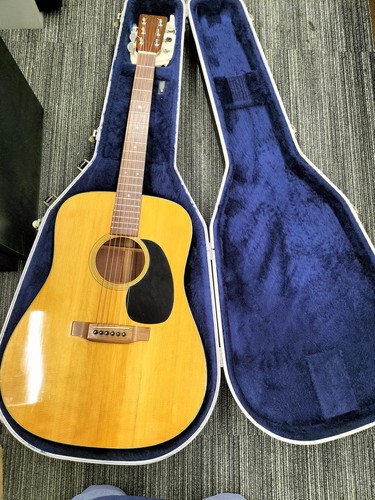Martin acoustic guitar 18 - acoustic, d-18
