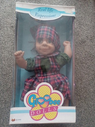 Vintage 1995 globee - 1995, dolls