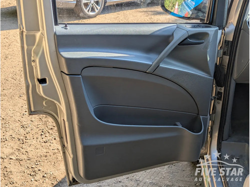 Mercedes benz vito front - mercedes-benz, door