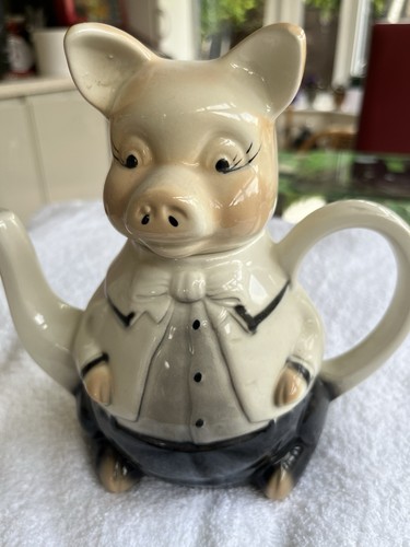 Tony wood pig - pig, teapot
