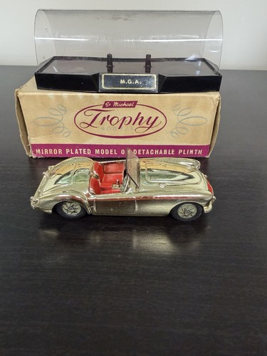 Corgi trophy model gold - trophy, –