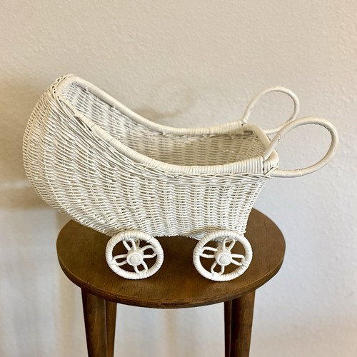 Vintage white wicker rattan - white,