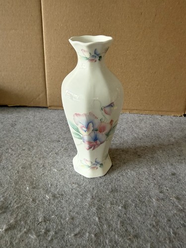 Aynsley pottery vase little - aynsley,