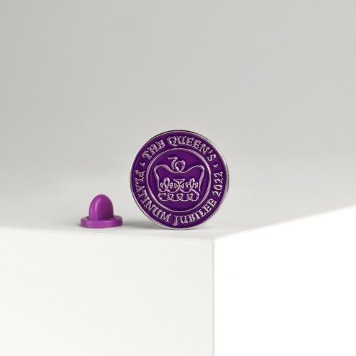 Queen platinum jubilee pin - queen's,