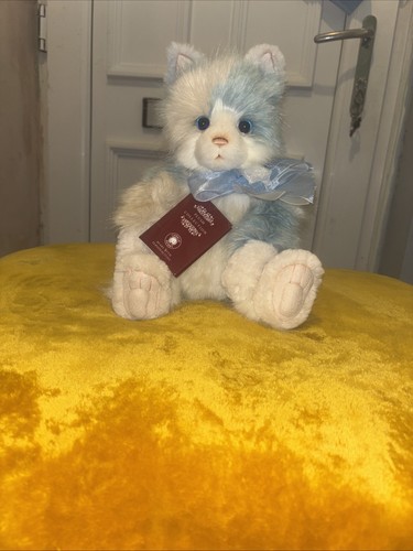 Charlie bears puddy cat with - bears,
