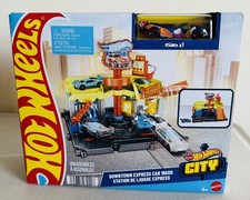 Hot Wheels City Downtown Express Car Wash Playset and Toy Car
