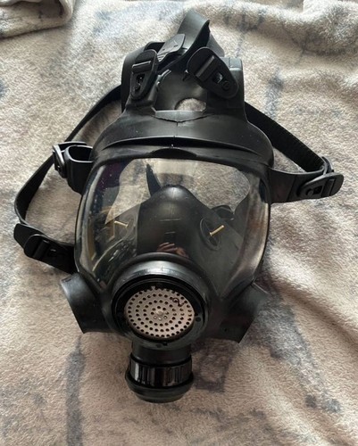 Panoramic rubber gas mask