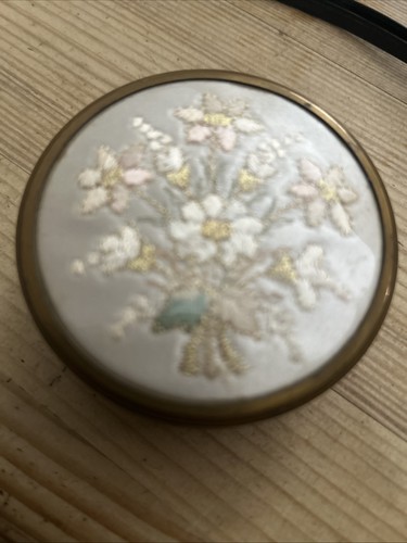 Pretty lidded brass trinket - pretty,