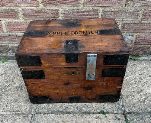 Vintage wooden trunk - wooden,