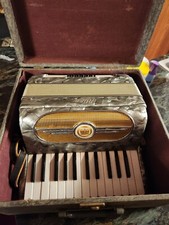 Accordian Nice Shape Looks To