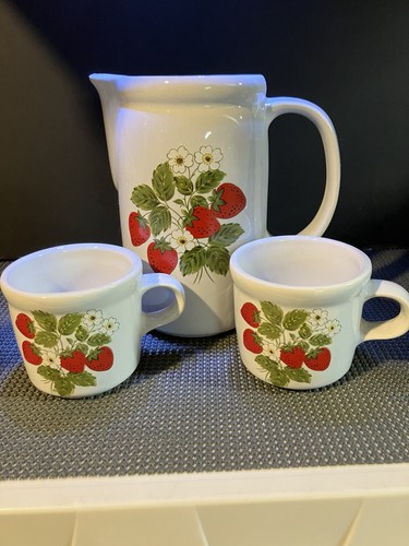Mccoy strawberry ceramic - mccoy,