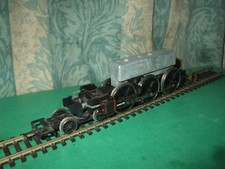 AIRFIX EX GWR CASTLE CLASS NON MOTORISED LOCO CHASSIS ONLY - No.4