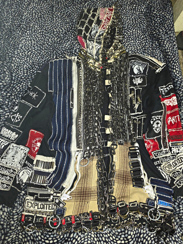 Crust punk heavily decorated - punk,
