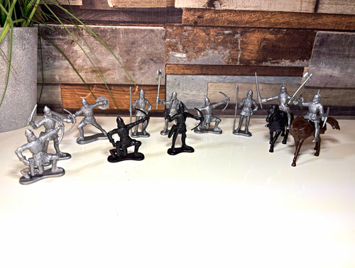 Mixed lot plastic toy - lot, soldiers