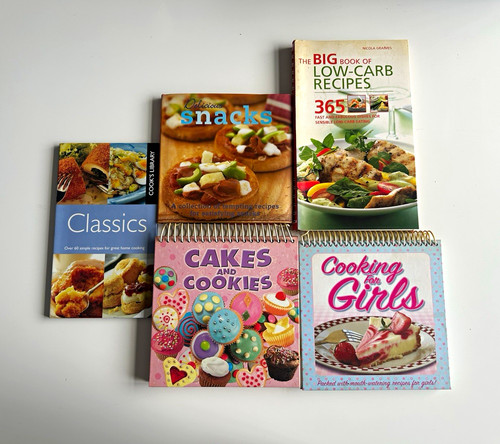 Vintage cookbooks bundle - 6,