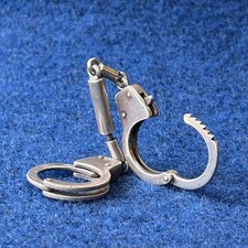 Gucci Handcuffs Keyring 925
