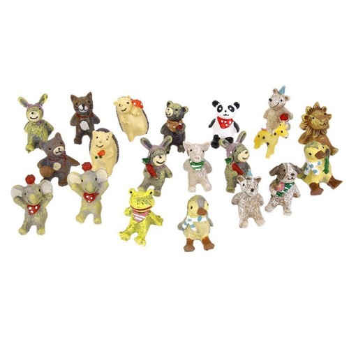 Pcs mini figurines - 20,