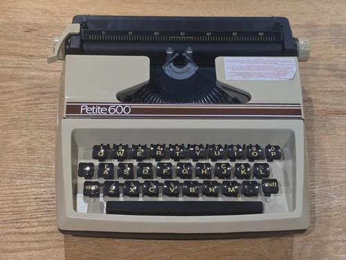 Vintage 1970s 197x petite 600 - 197x,