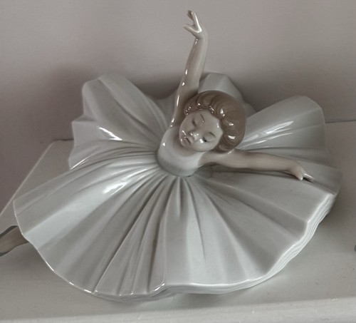 Nao lladro dance class - nao,