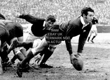 GARETH EDWARDS ACTION PHOTO PRINT WALES RUGBY UNION WELSH