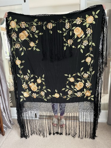 Piano shawl silk embroidered - silk,