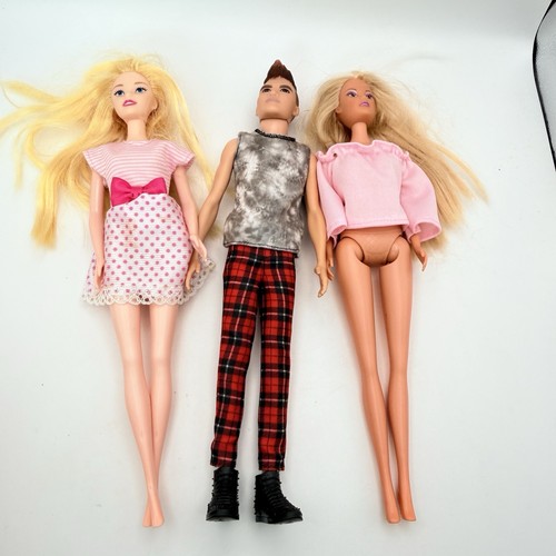 Bundle fashion dolls - fashion,