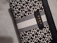 DKNY Make Up Wash Cosmetic Bag