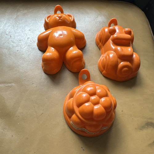 Tin avon vintage jelly moulds - avon,