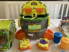 Trash Pack Scum Drum Set With Garbage Truck + 35 Trash Pack Characters