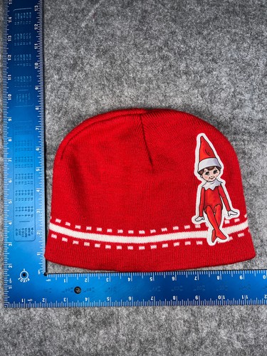 The elf shelf beanie - on,