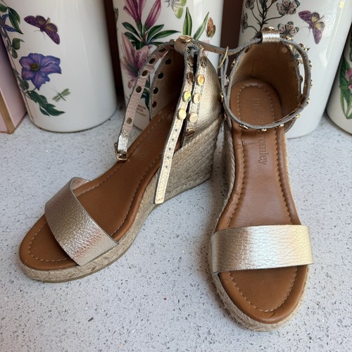 Russell bromley coin - &,