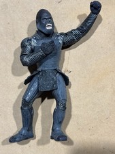 PLANET OF THE APES - GORILLA ATTAR 7" ACTION FIGURE- HASBRO 2001 - VERY GOOD
