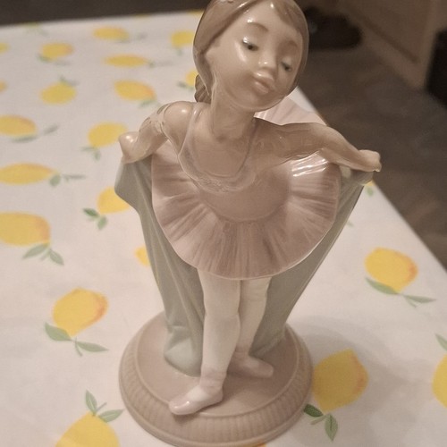 Lladro nao first - first, bow