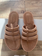 Jigsaw tan suede isla