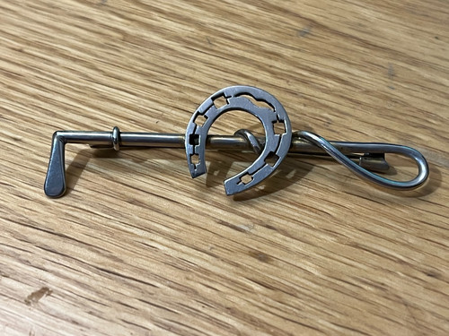 Horse shoe crop - crop, pin