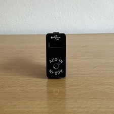 BMW E70 E71 E60 E61 E81 E87 E90 E91 USB AUX In Socket Port Plug 9237653