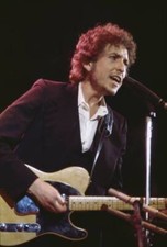 Bob Dylan plays a Fender