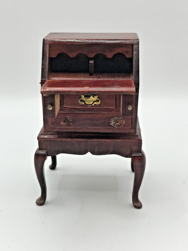 Dolls house miniature queen - house,