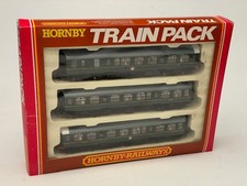 HORNBY RAILWAYS BR 3-CAR DIESEL MULTIPLE UNIT DARK GREEN 00 Gauge