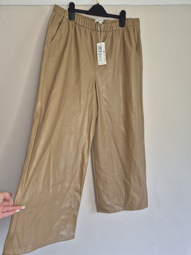 Bnwt marks spencer leather - &,