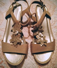 New. Ladies Sandals Size 5