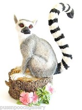 Lemur Figurine "Mischievous"