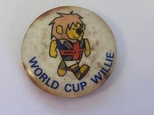 WORLD CUP WILLIE PIN BADGE