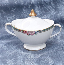 ROYAL DOULTON — H5233 —