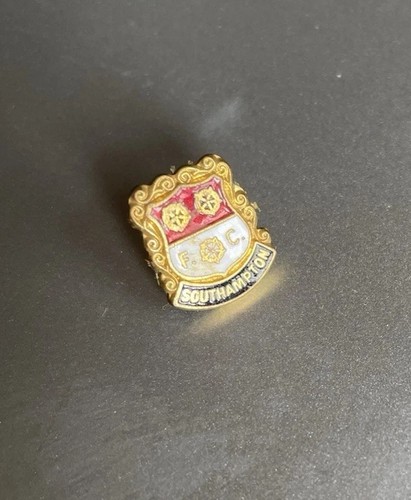 Southampton football club pin - football,