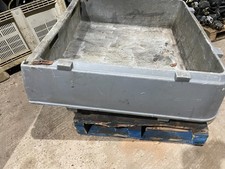 Plastic tipping body /